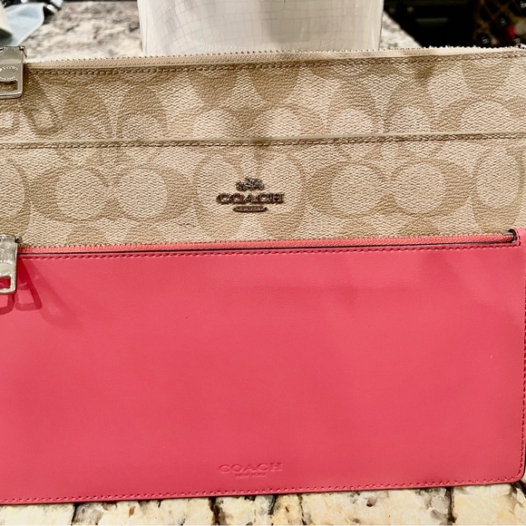 COACH East West Pop Crossbody in Strawberry and Light Khaki - Picture 2 of 9